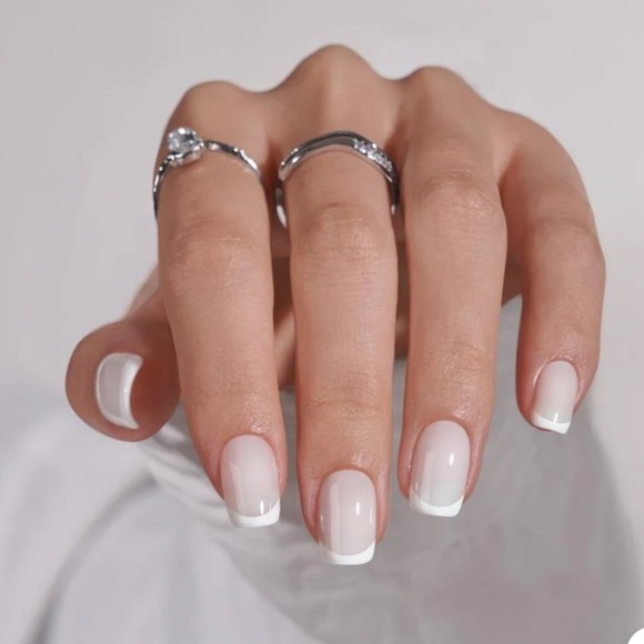 BTArtbox French Press-On Nails – White – 30 Pieces – New & Sealed - Picture 2 of 4